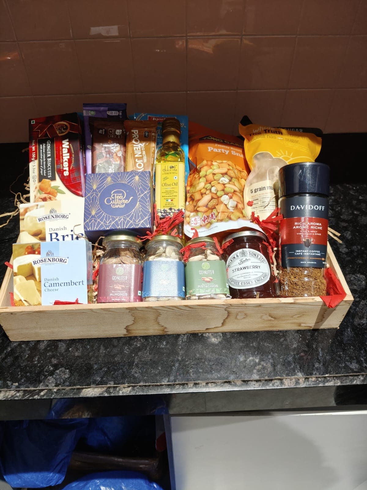 HAPPY FRIENDSHIP DAY HAMPER