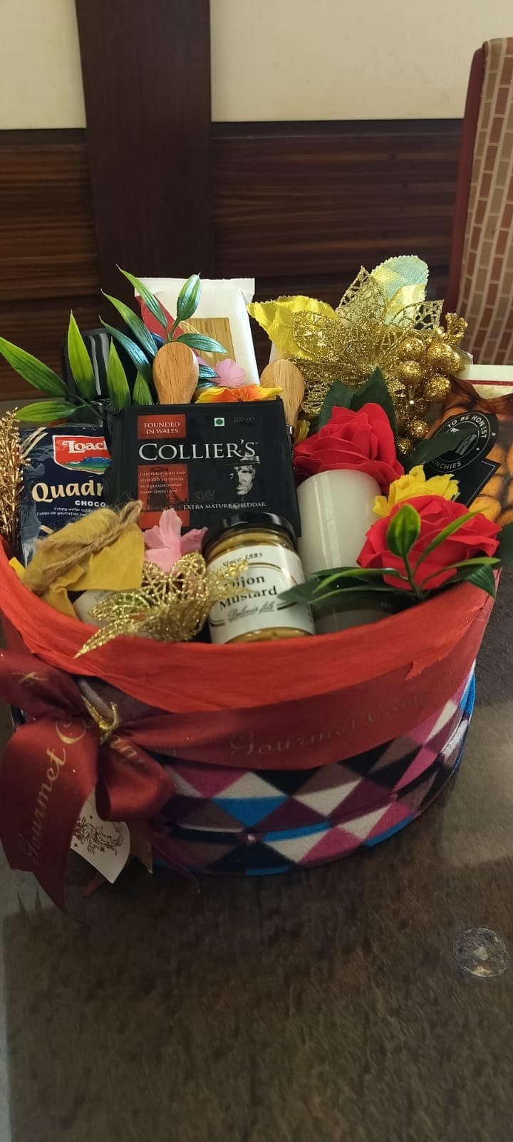 PREMIUM FRIENDSHIP GIFT HAMPER